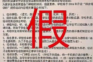 在场上送！半场雷吉&波普皆是4投全铁 三分皆3中0&都无得分入账